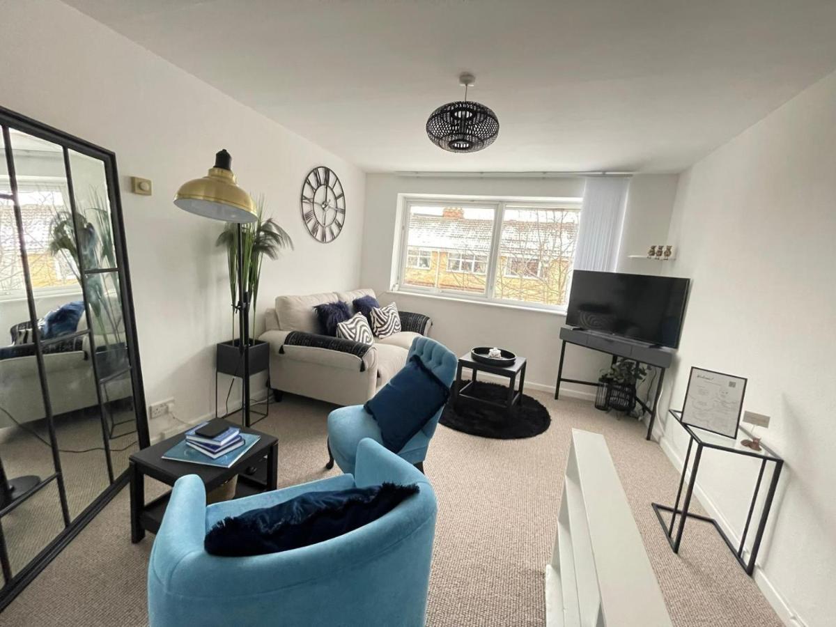 Lovely 1 Bed Home Near Hospital, With Parking & Garden Work Contractor Leisure, Sapphire Cambridge Zewnętrze zdjęcie