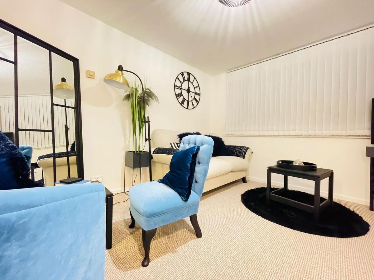 Lovely 1 Bed Home Near Hospital, With Parking & Garden Work Contractor Leisure, Sapphire Cambridge Zewnętrze zdjęcie
