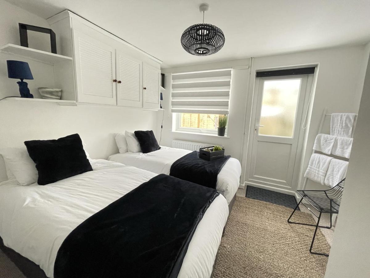 Lovely 1 Bed Home Near Hospital, With Parking & Garden Work Contractor Leisure, Sapphire Cambridge Zewnętrze zdjęcie