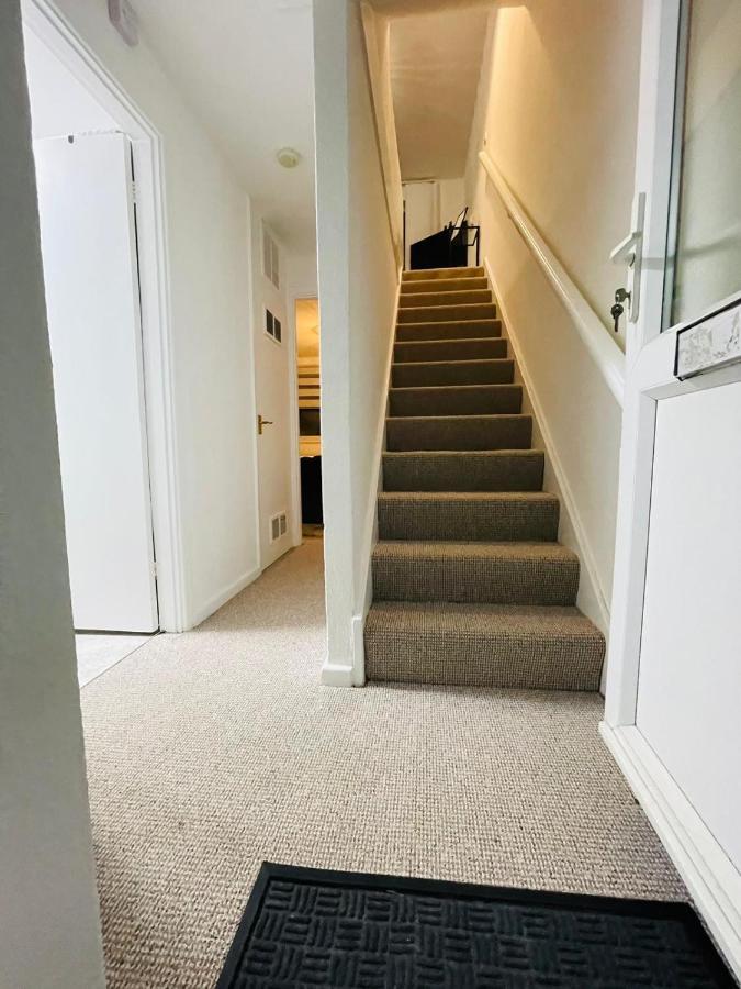 Lovely 1 Bed Home Near Hospital, With Parking & Garden Work Contractor Leisure, Sapphire Cambridge Zewnętrze zdjęcie