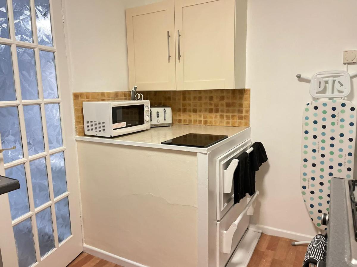 Lovely 1 Bed Home Near Hospital, With Parking & Garden Work Contractor Leisure, Sapphire Cambridge Zewnętrze zdjęcie