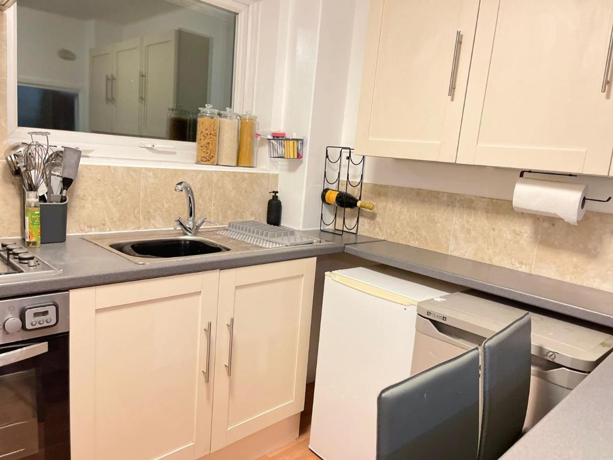 Lovely 1 Bed Home Near Hospital, With Parking & Garden Work Contractor Leisure, Sapphire Cambridge Zewnętrze zdjęcie