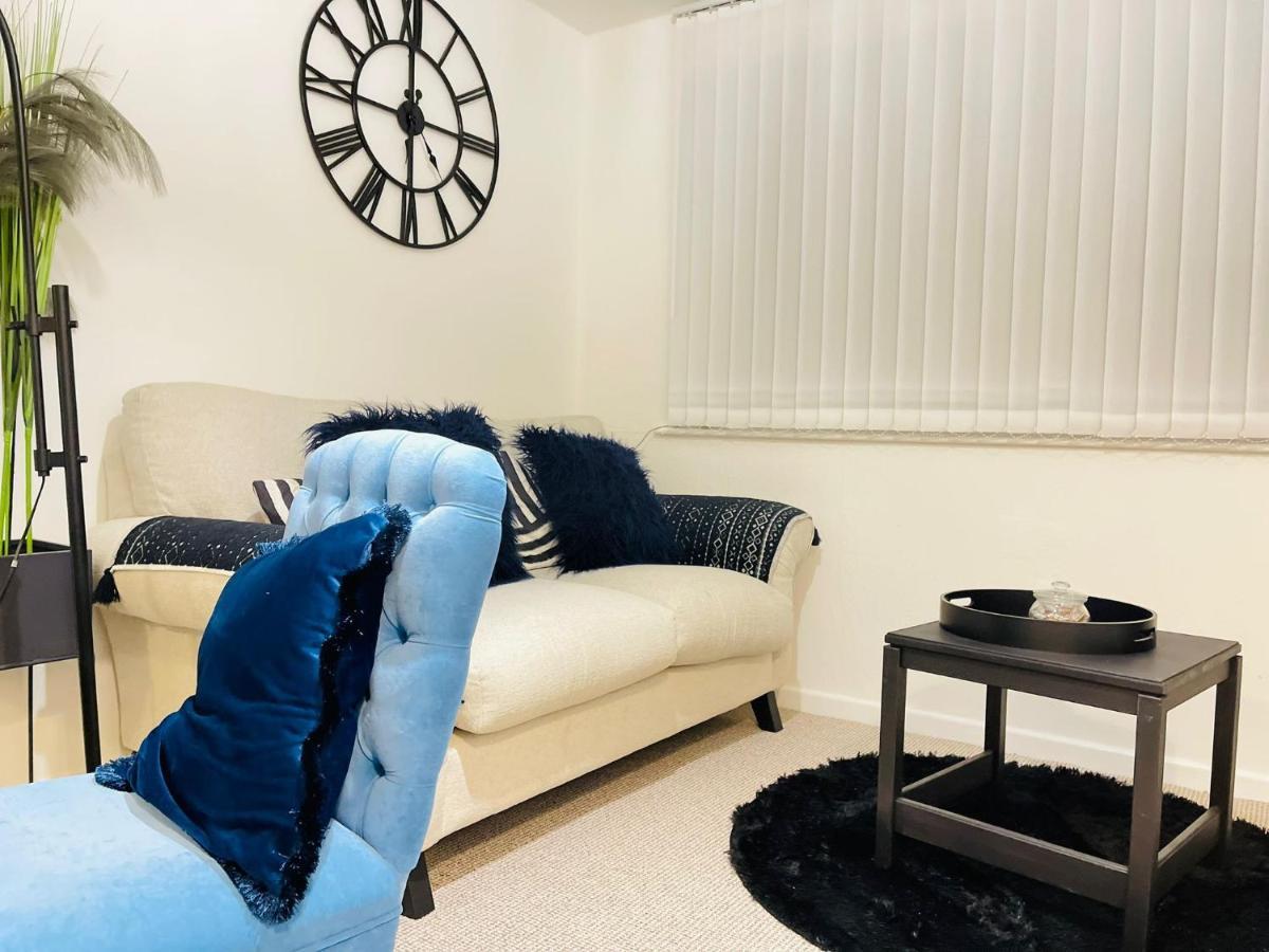 Lovely 1 Bed Home Near Hospital, With Parking & Garden Work Contractor Leisure, Sapphire Cambridge Zewnętrze zdjęcie