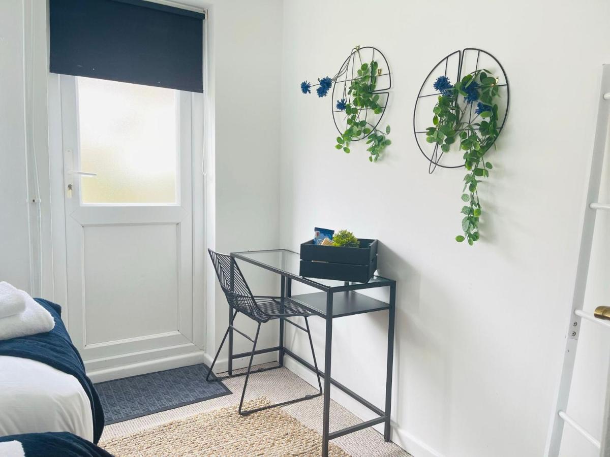 Lovely 1 Bed Home Near Hospital, With Parking & Garden Work Contractor Leisure, Sapphire Cambridge Zewnętrze zdjęcie