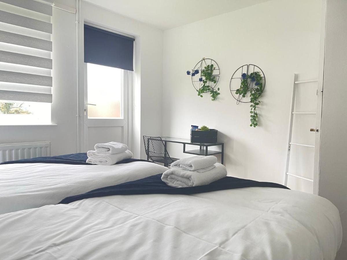 Lovely 1 Bed Home Near Hospital, With Parking & Garden Work Contractor Leisure, Sapphire Cambridge Zewnętrze zdjęcie